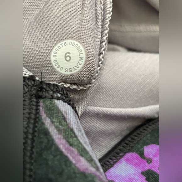 Lululemon Energy Bra *Medium Support, B–D Cup Floral Shift Multi - Picture 10 of 10